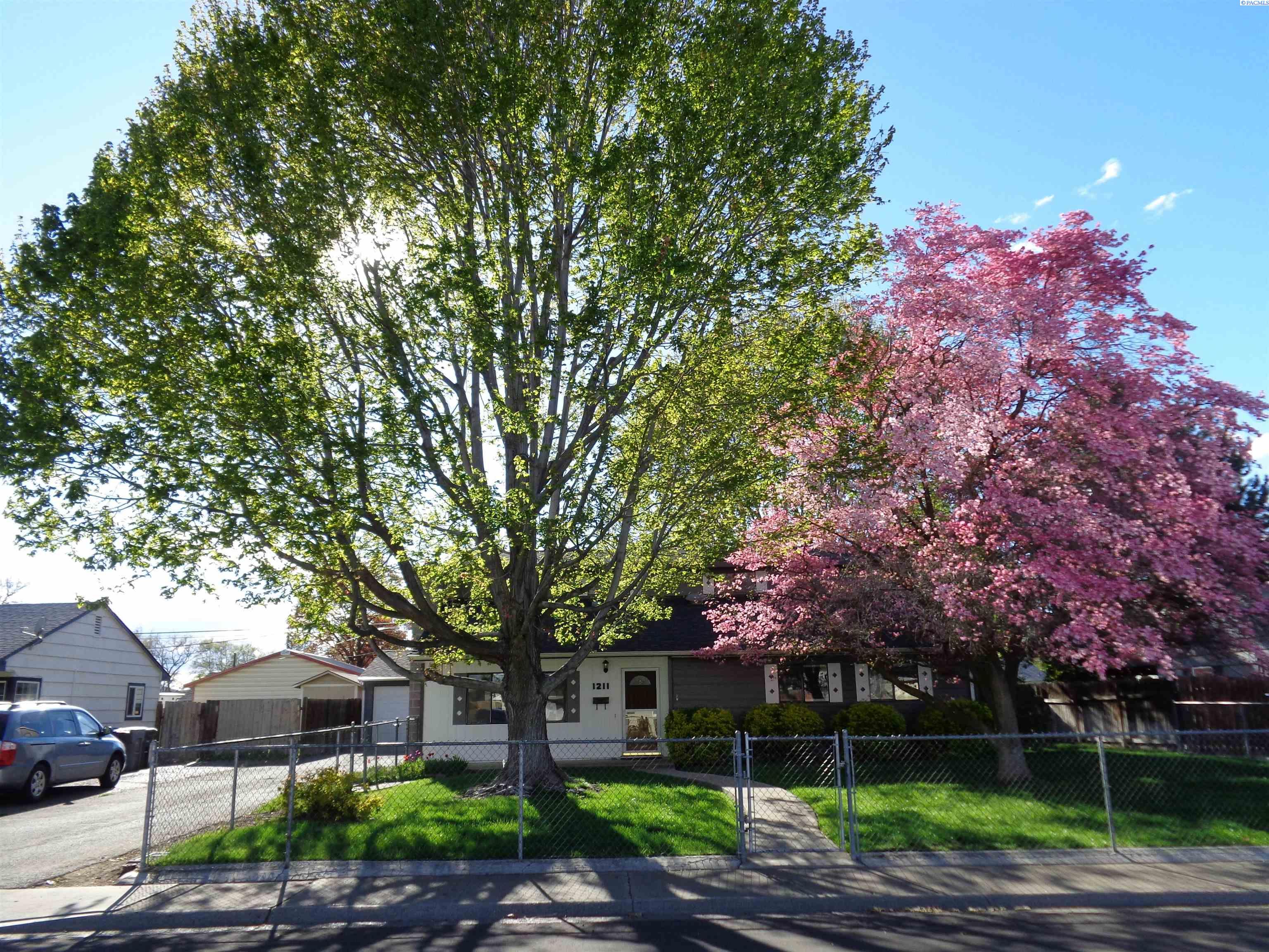 1211 Birch Ave