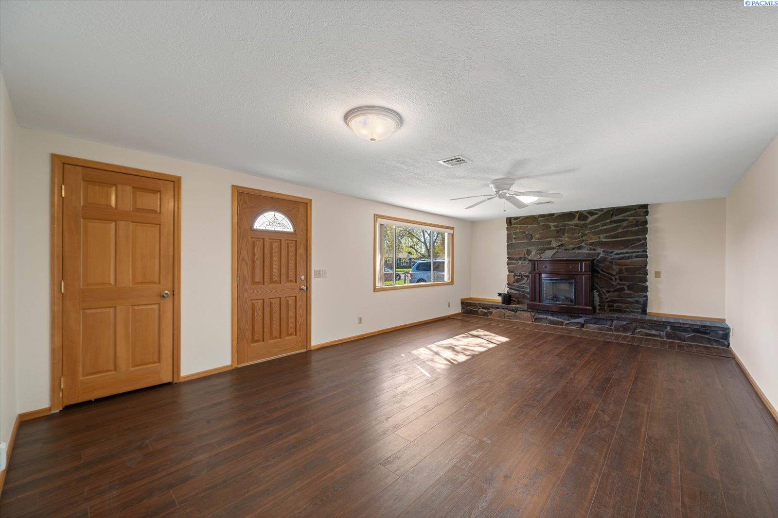 1211 Birch Ave