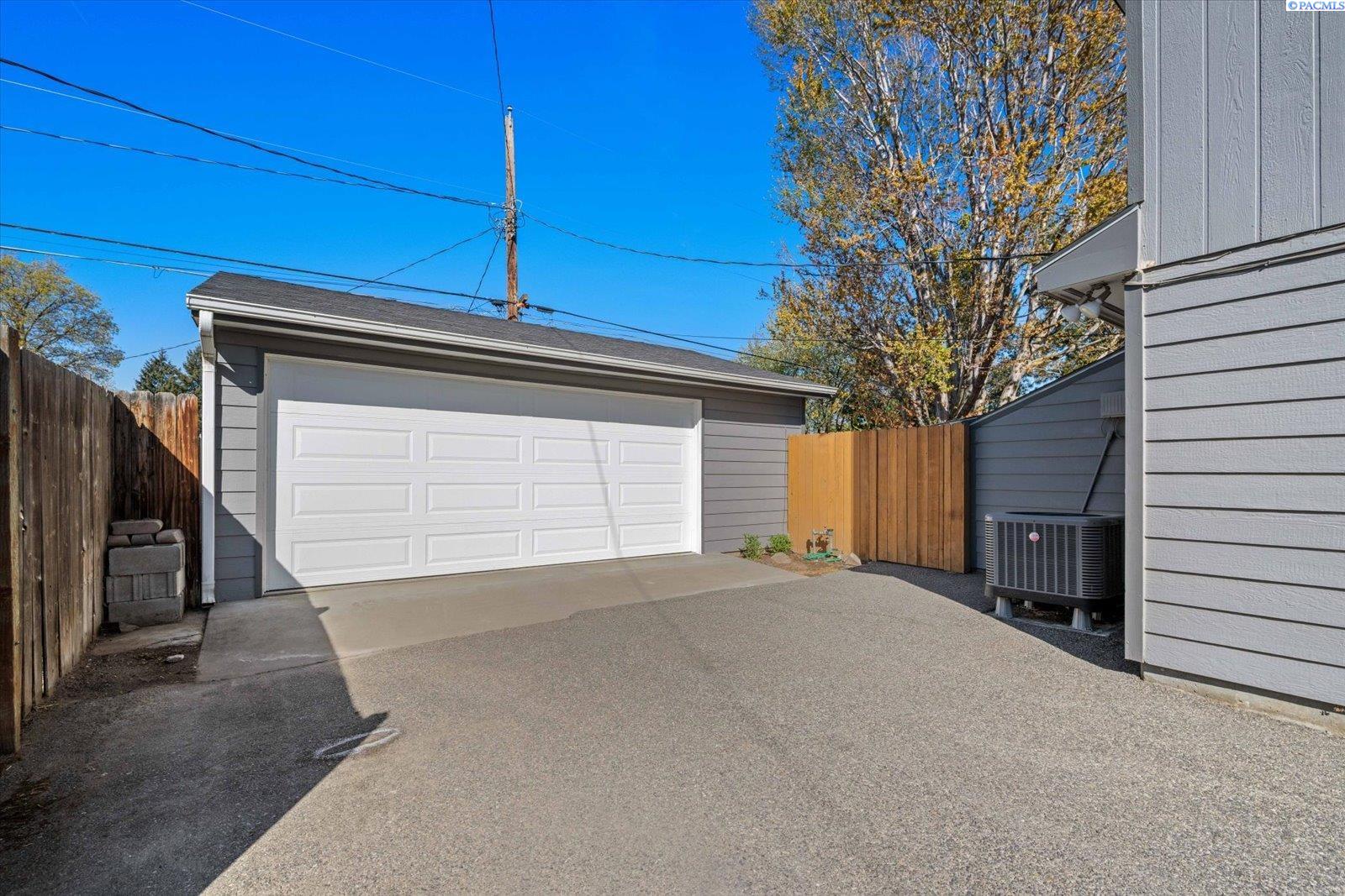 1211 Birch Ave