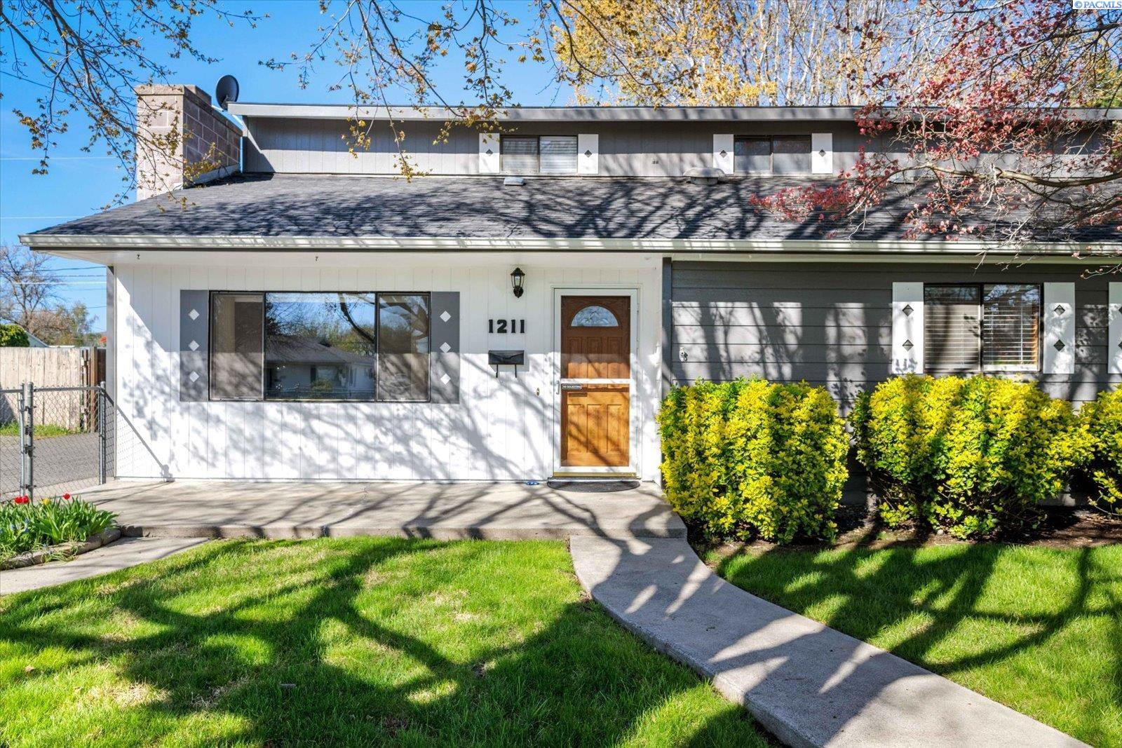 1211 Birch Ave