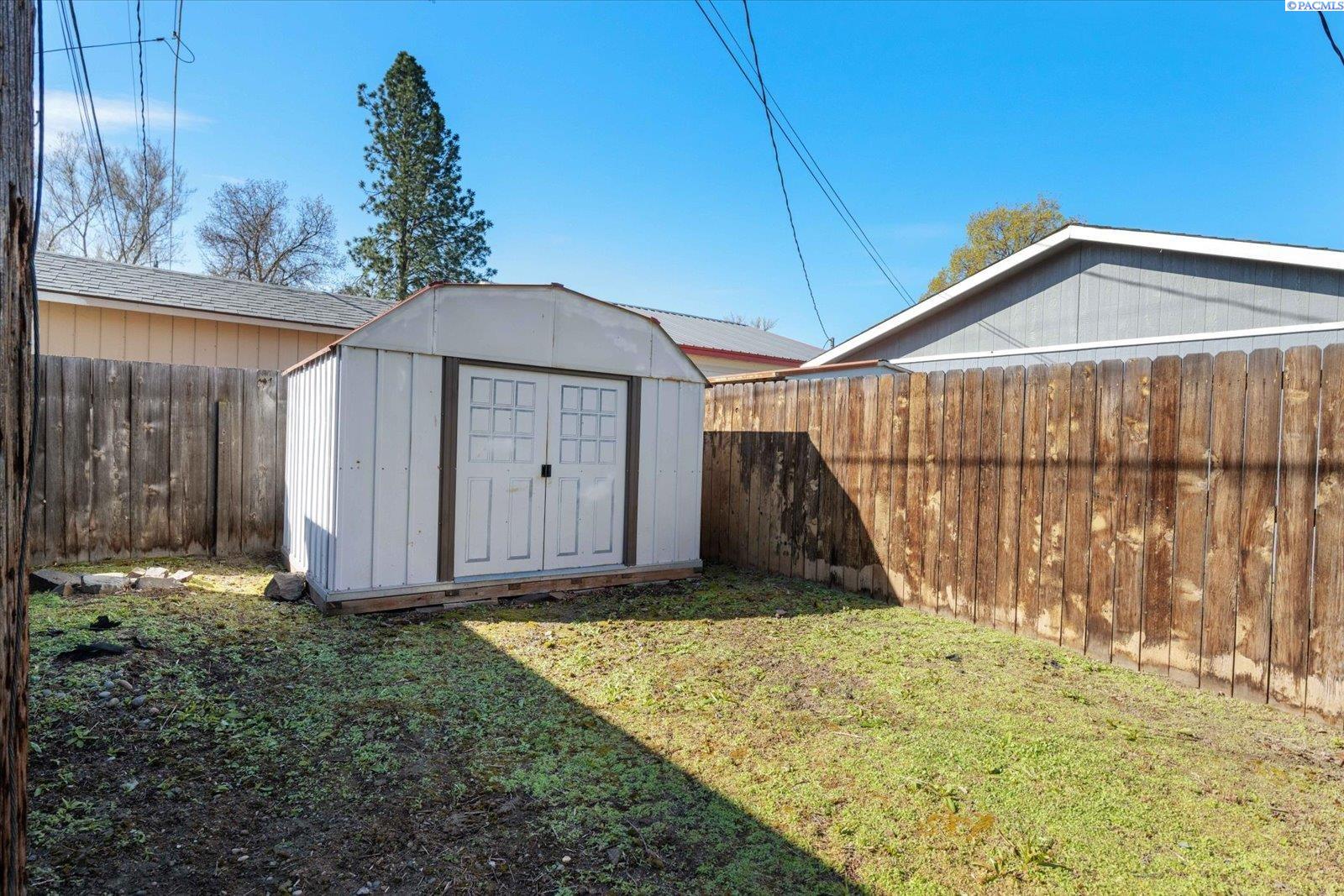 1211 Birch Ave