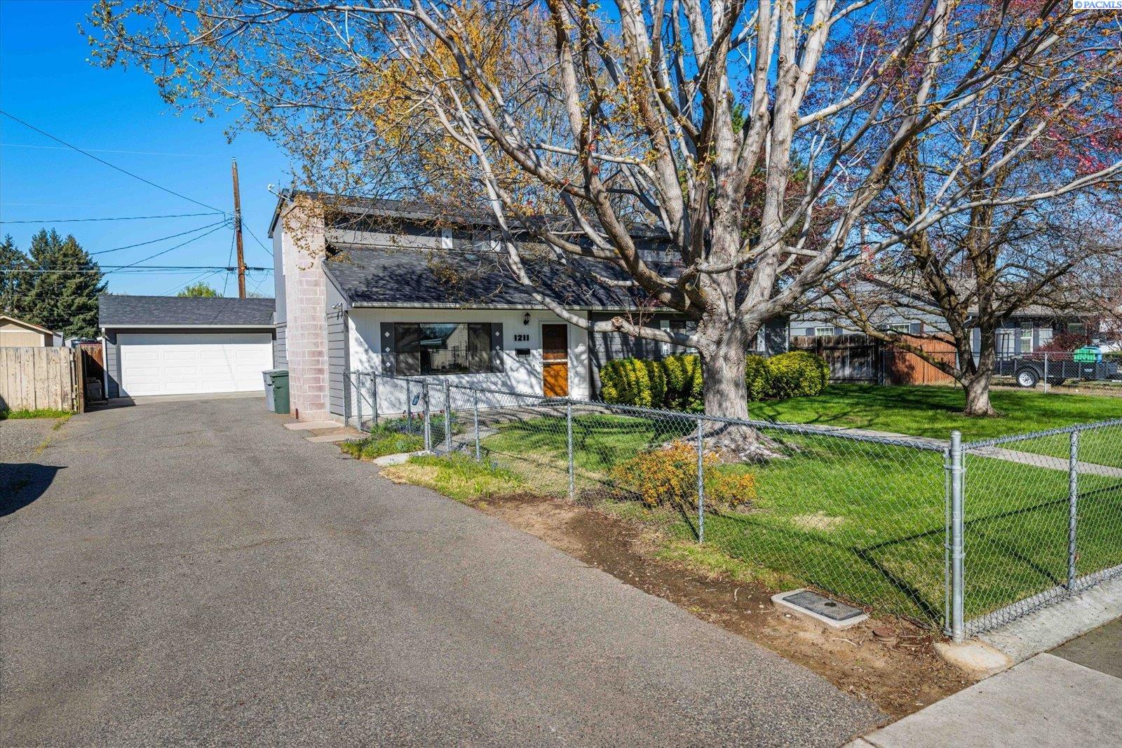1211 Birch Ave
