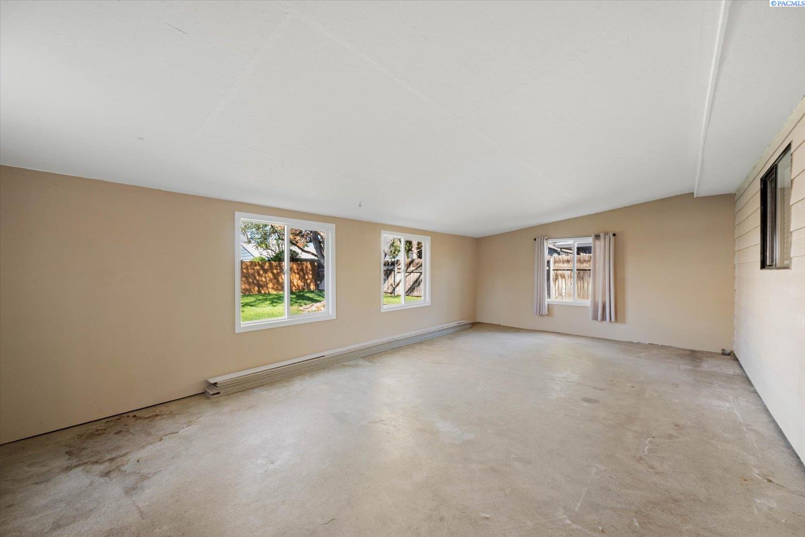 1211 Birch Ave