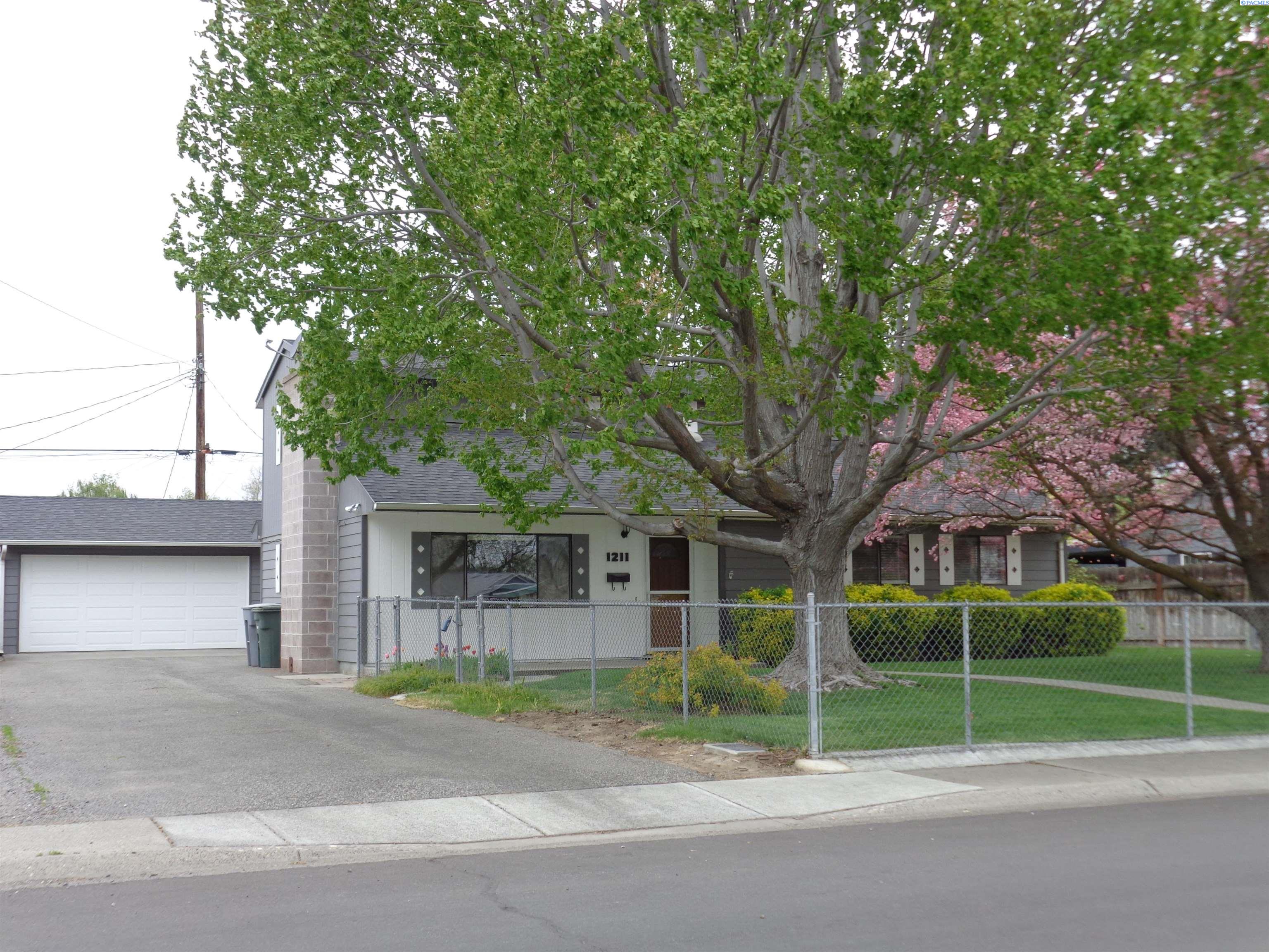 1211 Birch Ave