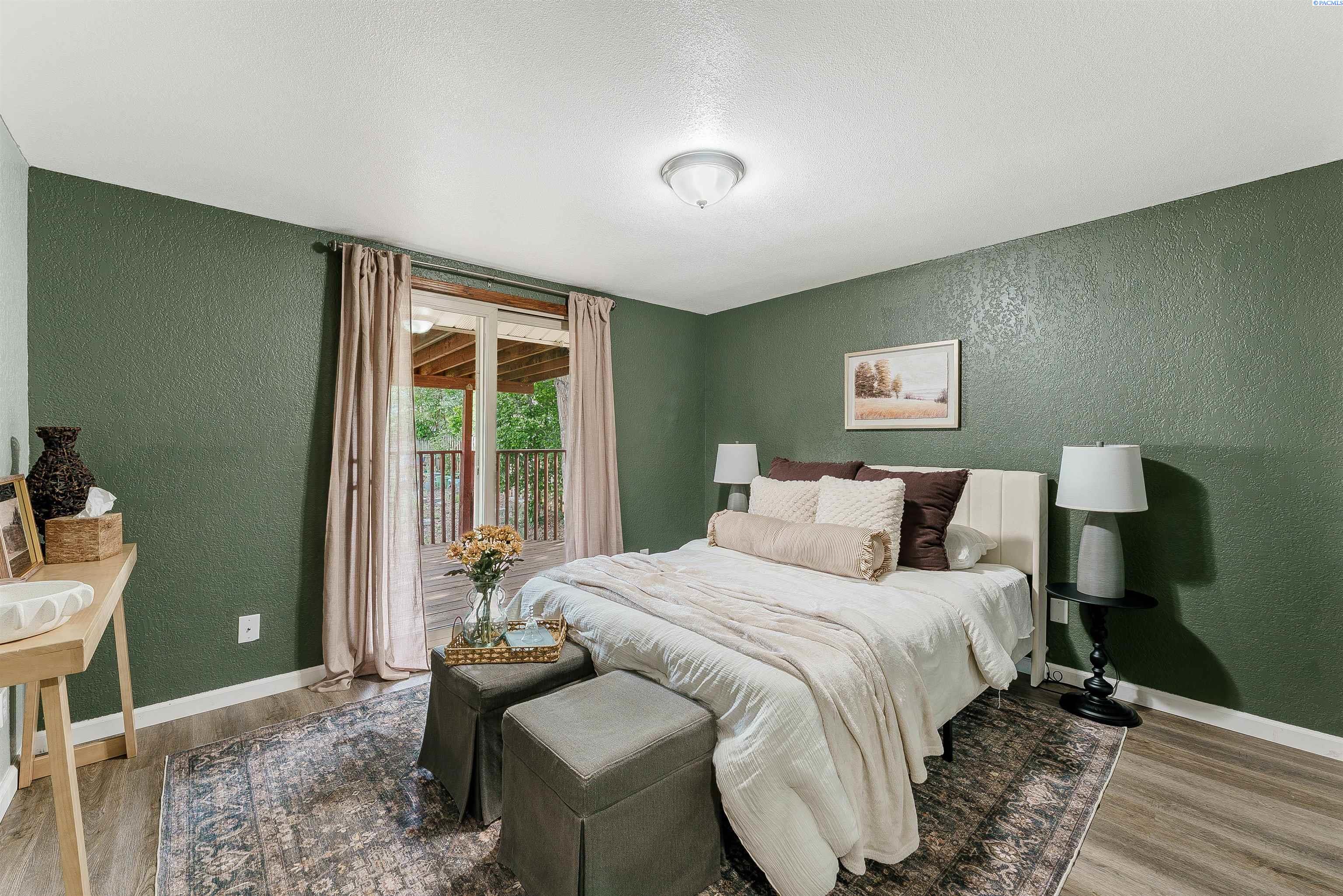 1201 W 15th Place