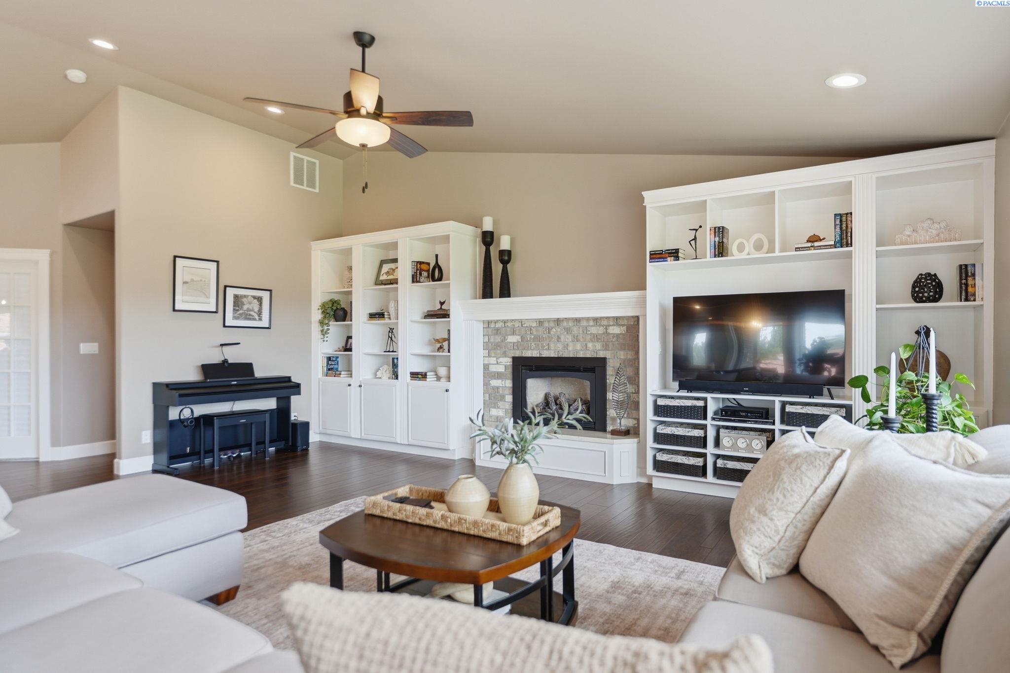 3521 W 36th Loop