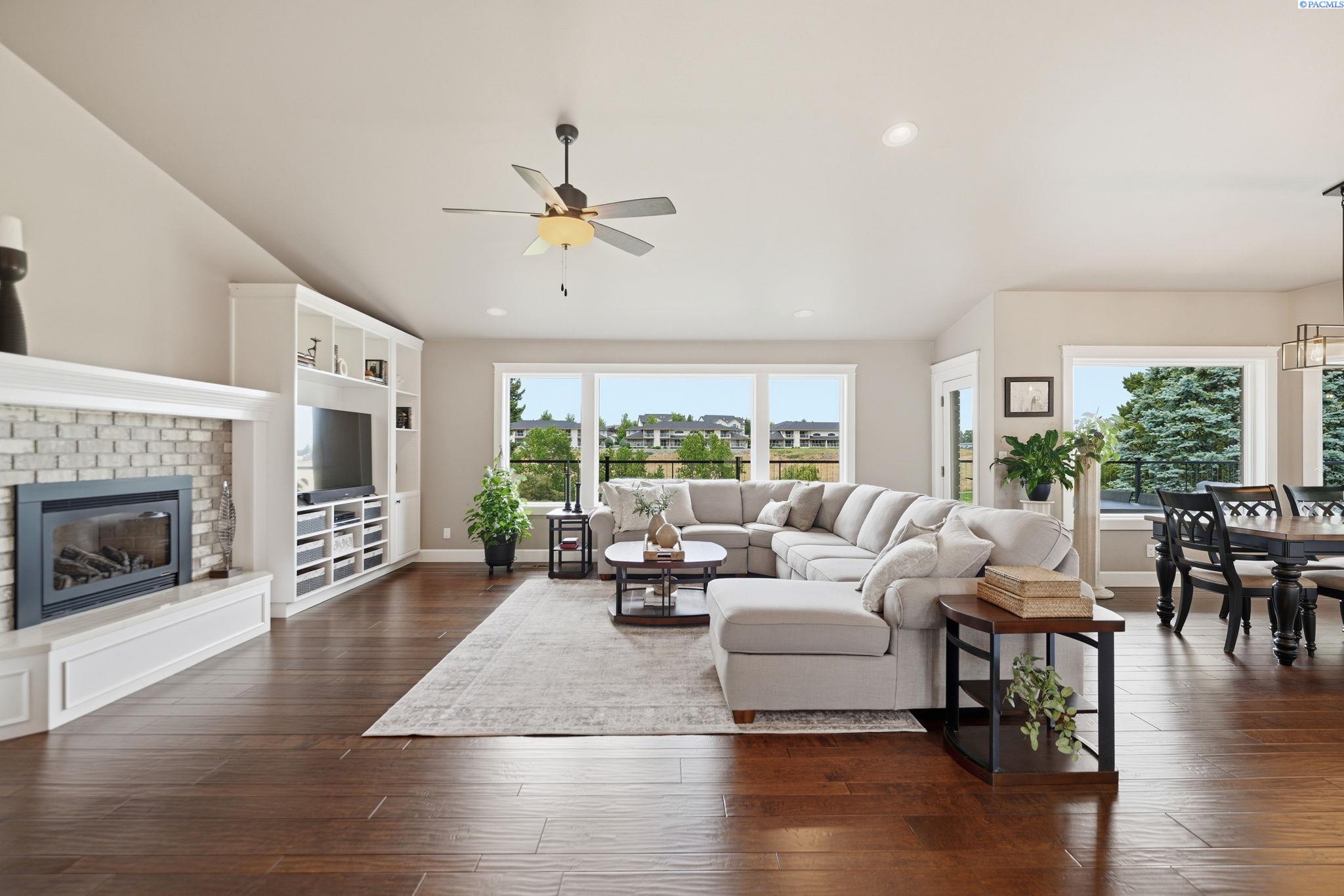 3521 W 36th Loop