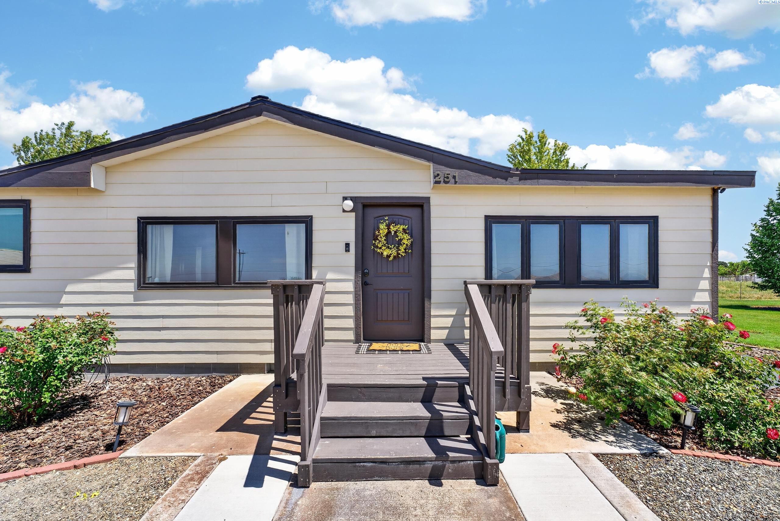251 Hanson Loop