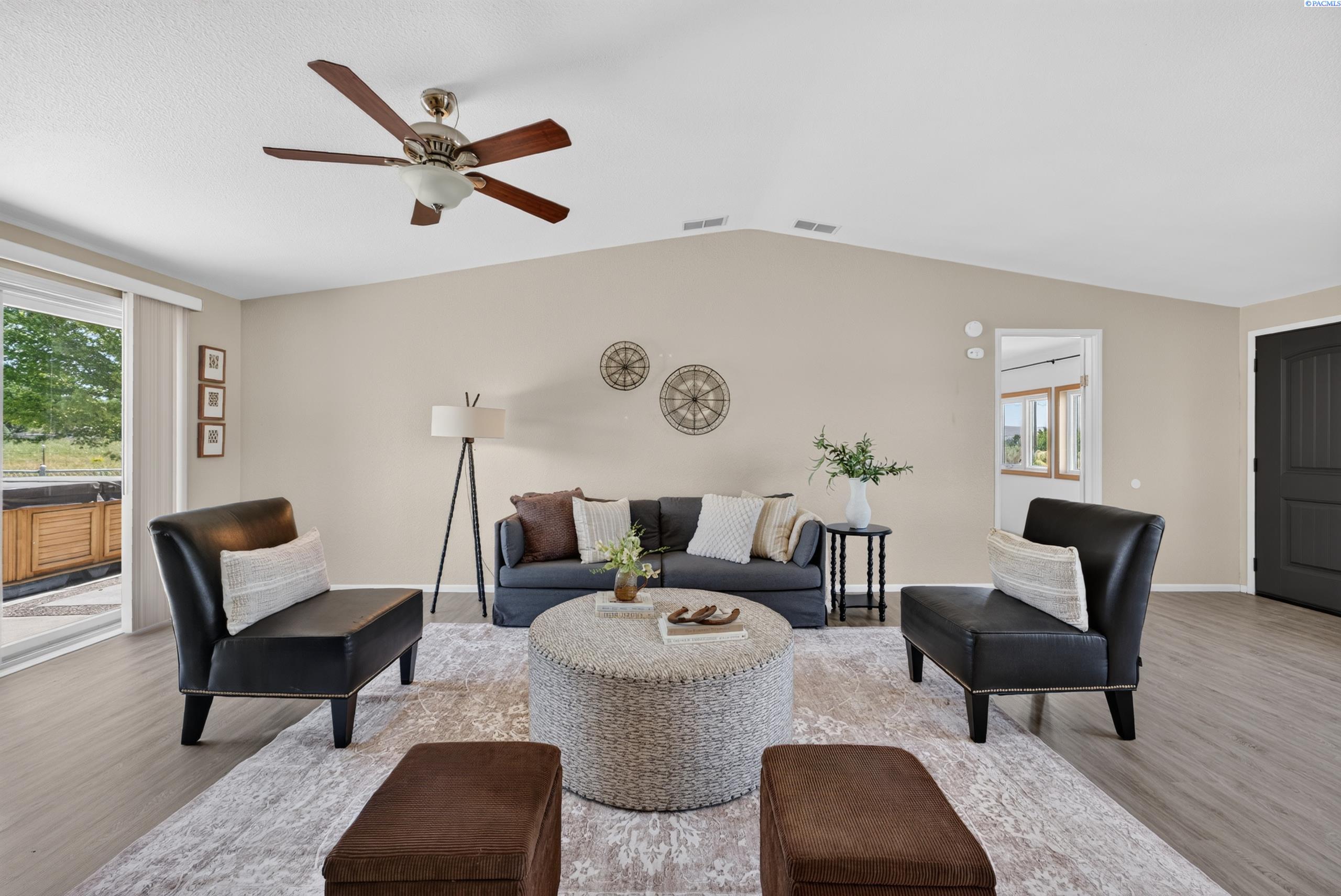 251 Hanson Loop