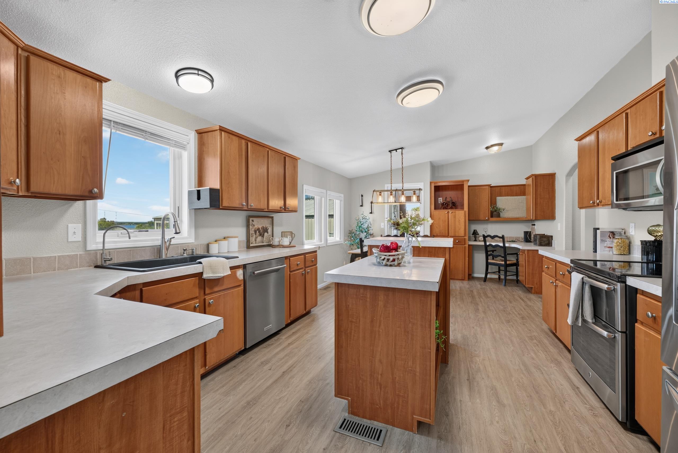 251 Hanson Loop