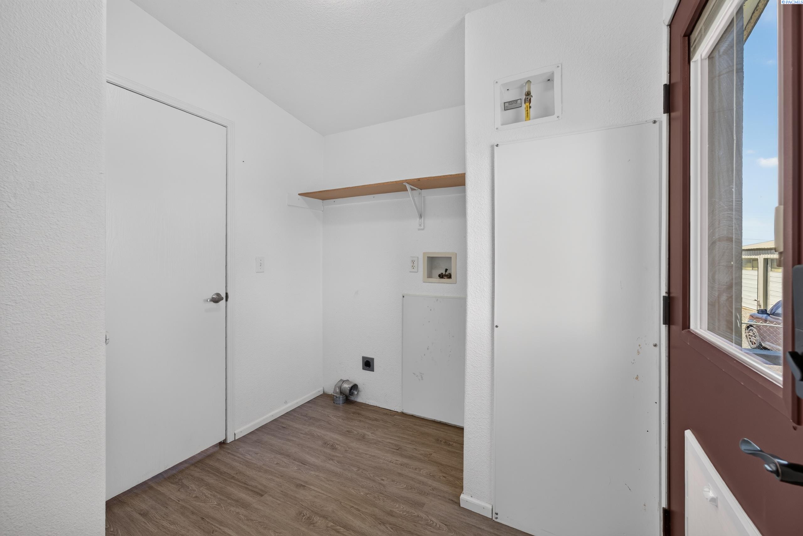 251 Hanson Loop