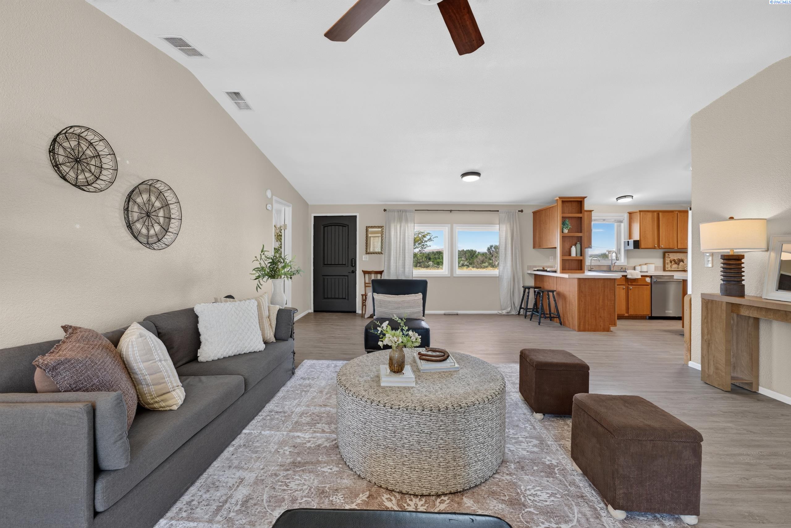 251 Hanson Loop