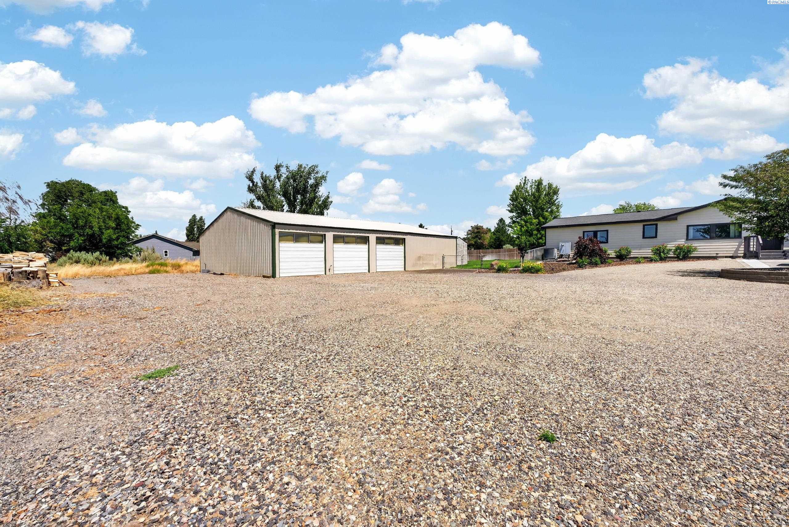 251 Hanson Loop