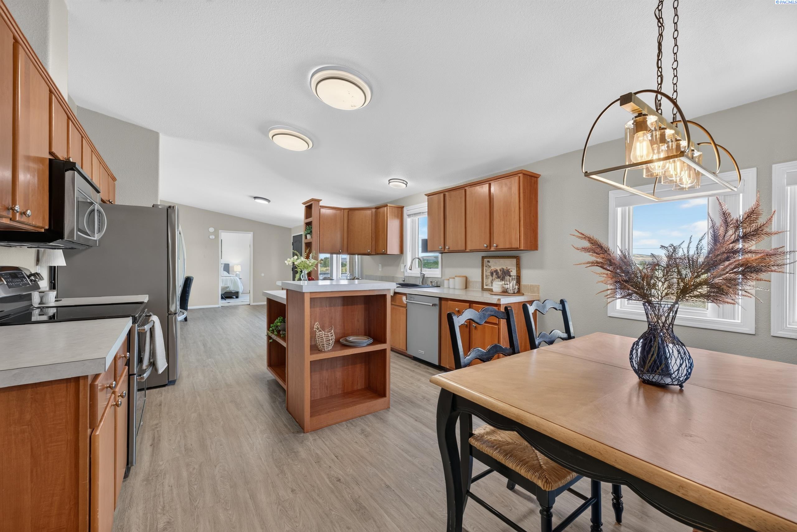 251 Hanson Loop