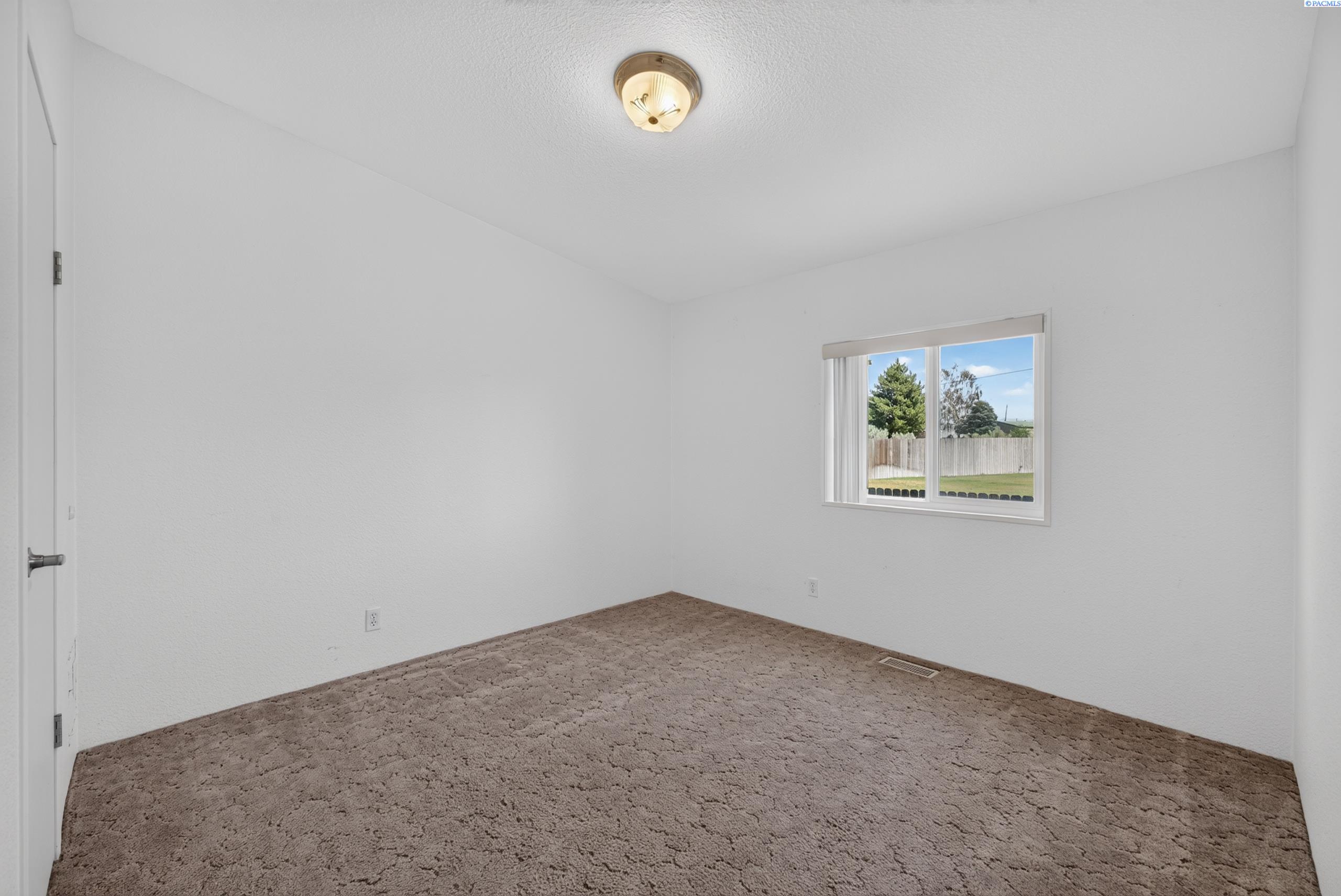 251 Hanson Loop