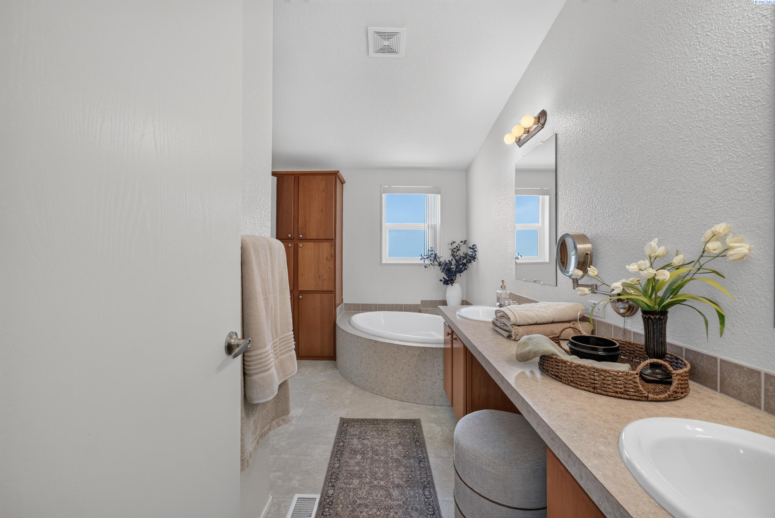 251 Hanson Loop
