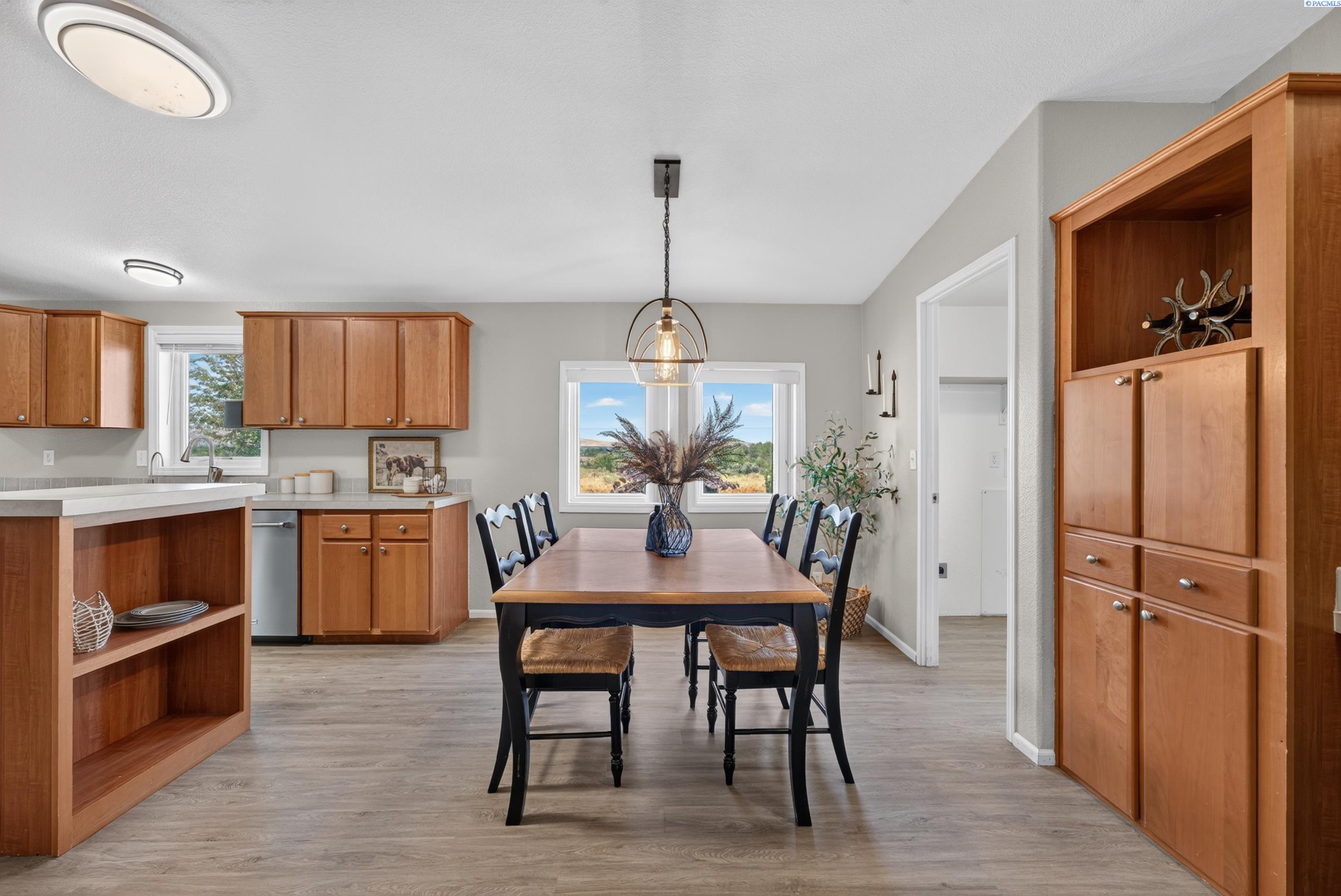 251 Hanson Loop