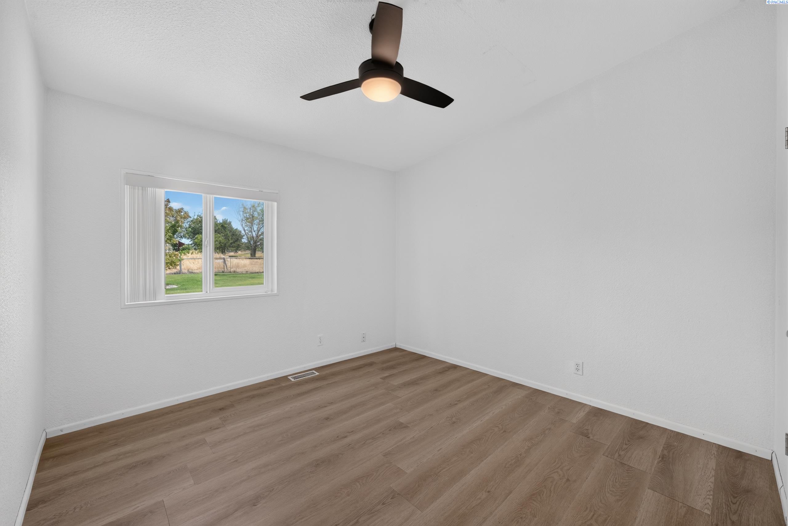251 Hanson Loop