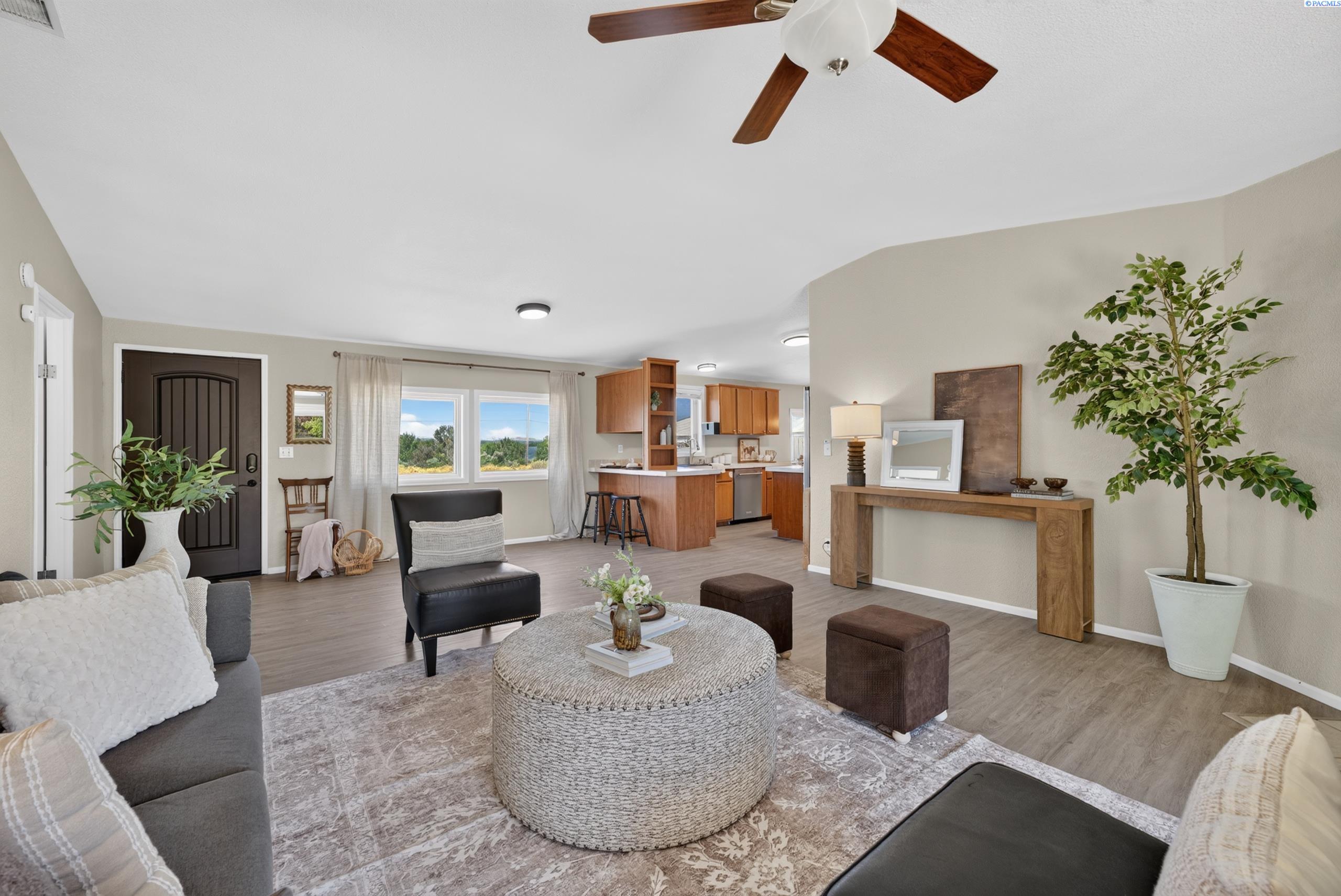 251 Hanson Loop
