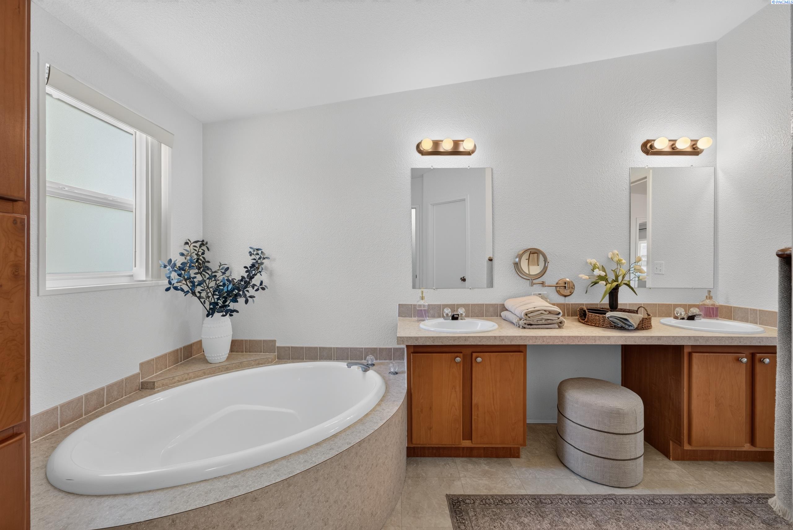 251 Hanson Loop