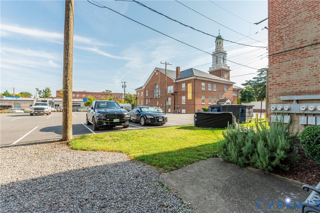 2810 Kensington Ave Unit#9