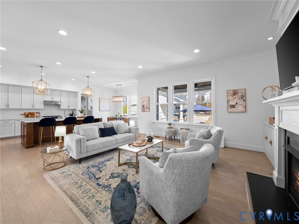 2100 Tulip Hill Dr