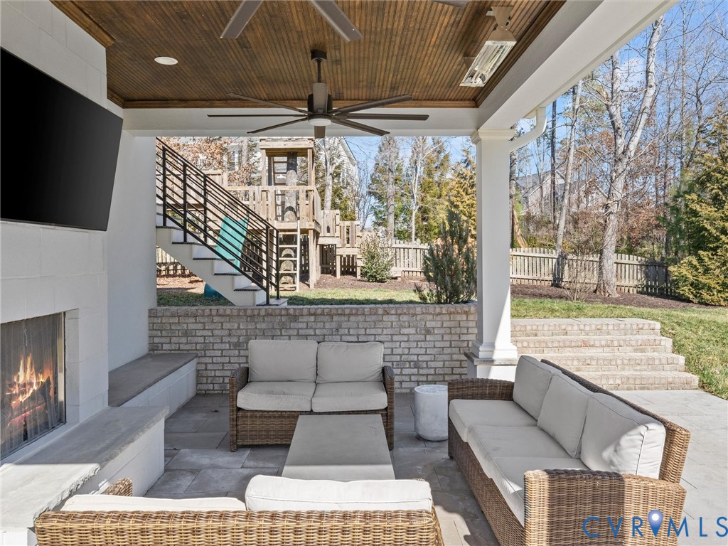 2100 Tulip Hill Dr