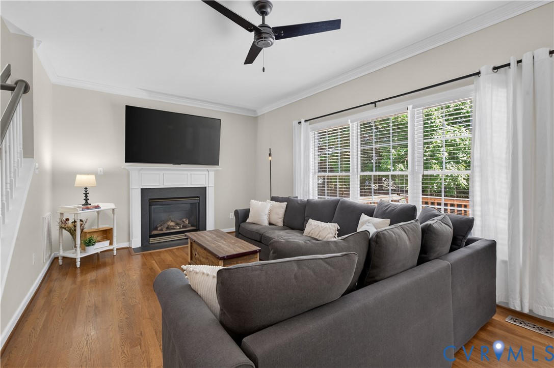 8320 Laurel Meadows Dr