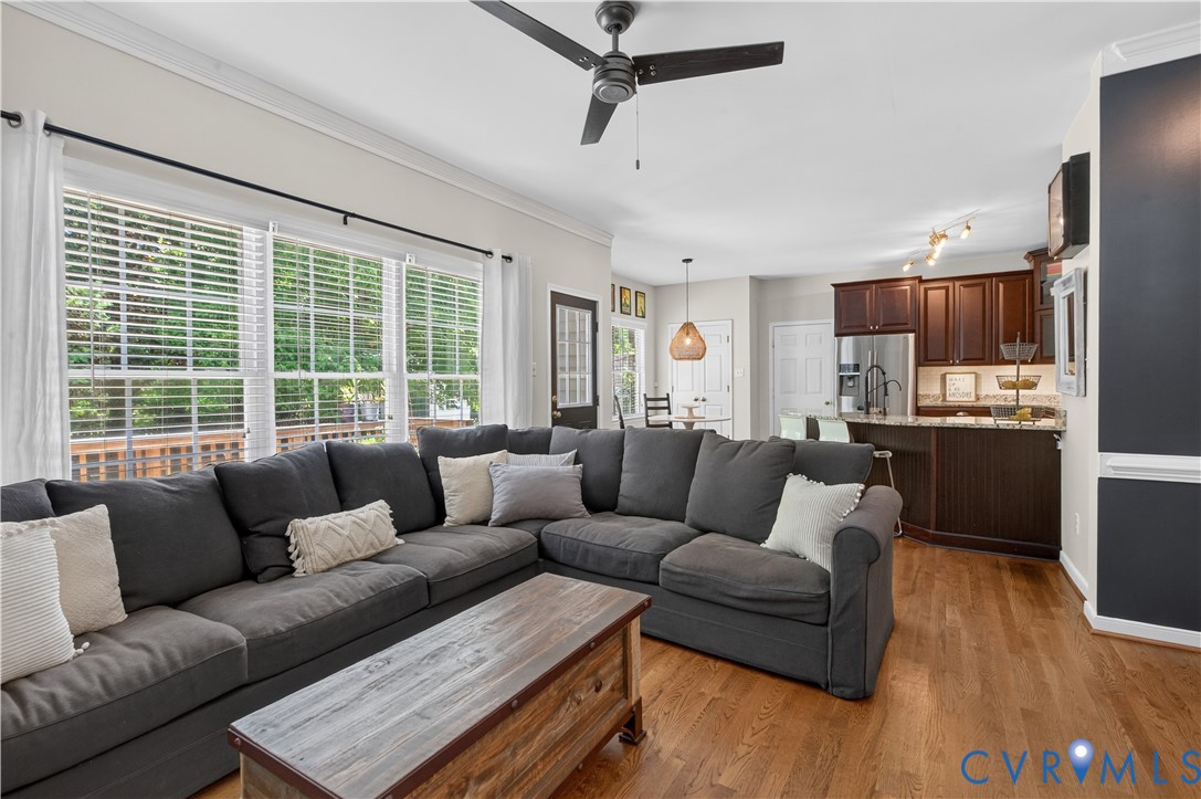 8320 Laurel Meadows Dr