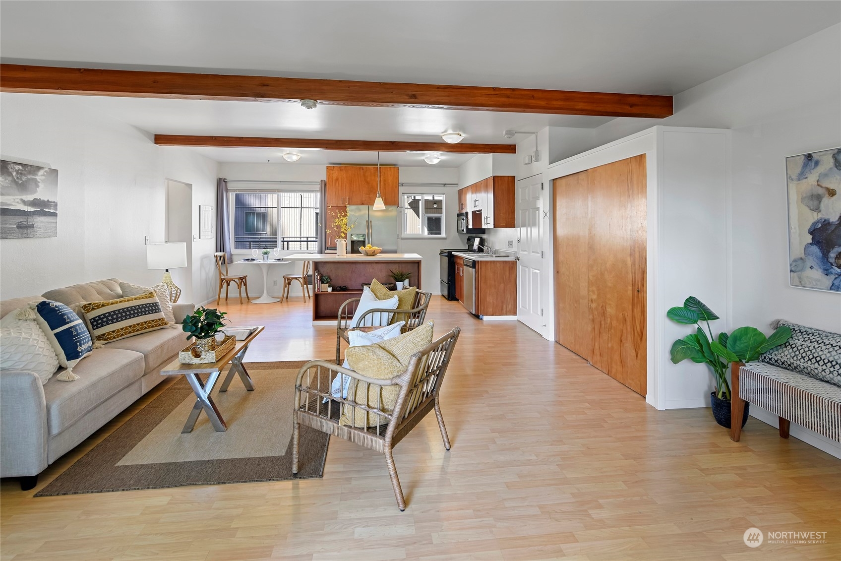 465 Winslow Way E Unit: 211