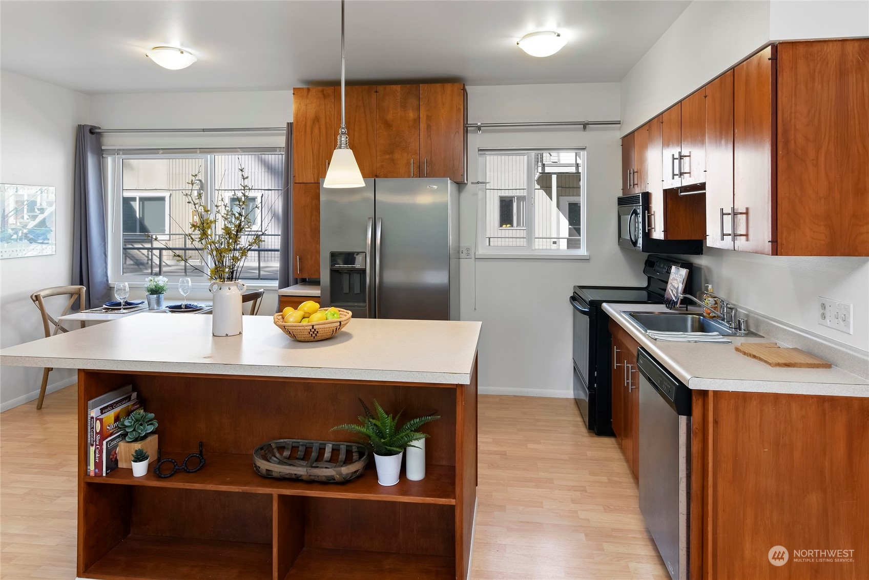 465 Winslow Way E Unit: 211