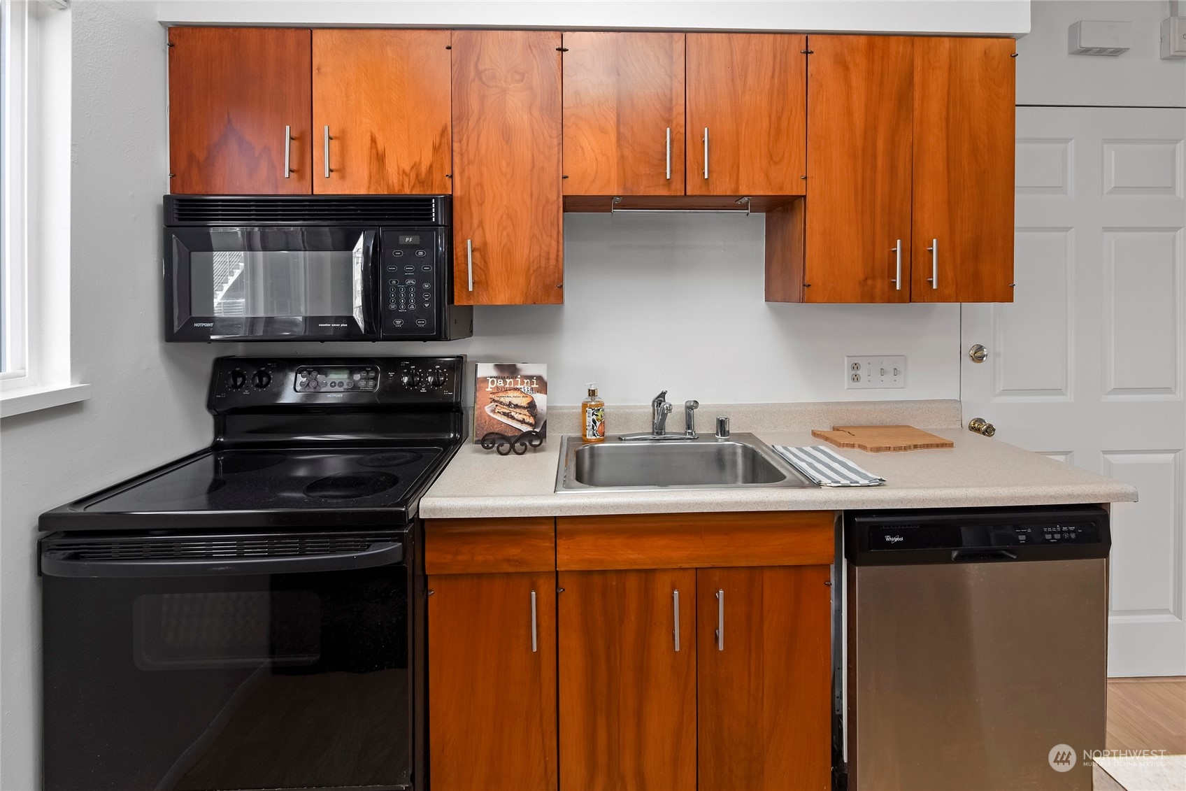465 Winslow Way E Unit: 211