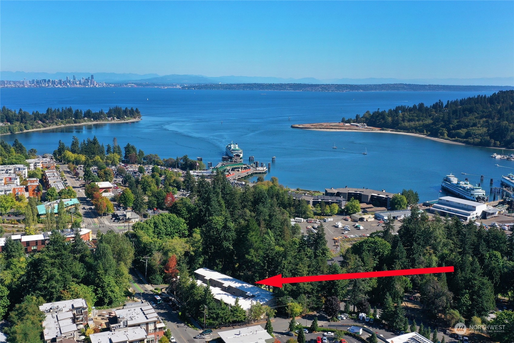 465 Winslow Way E Unit: 211