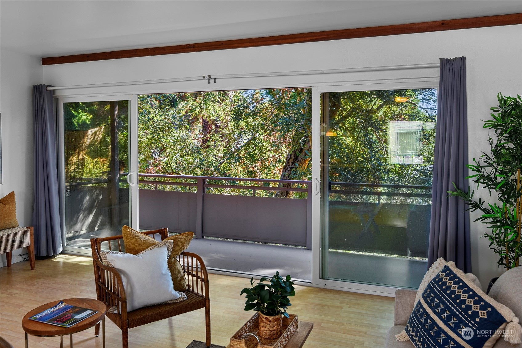 465 Winslow Way E Unit: 211