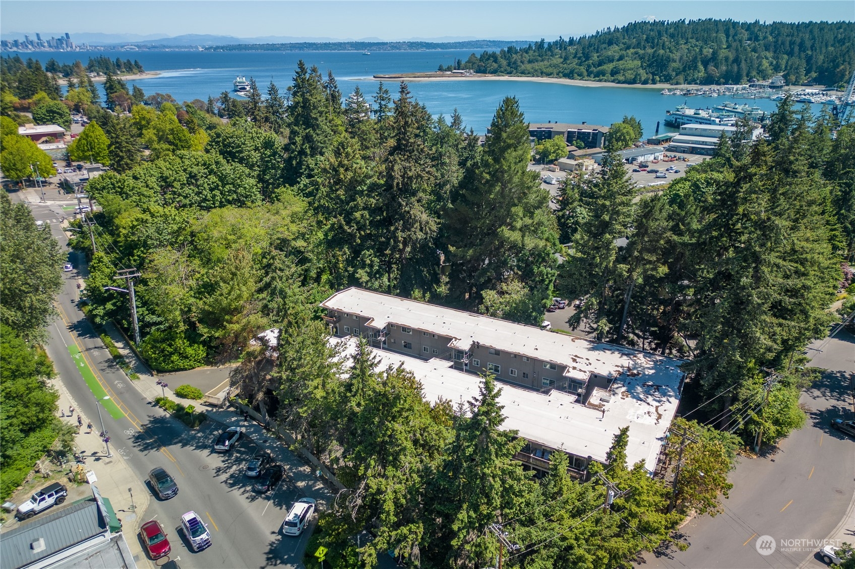 465 Winslow Way E Unit: 211
