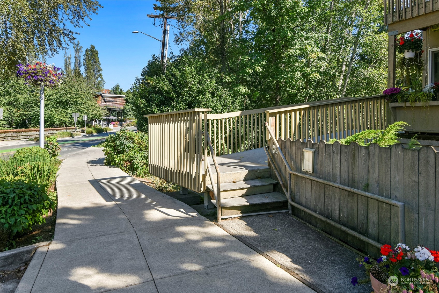 465 Winslow Way E Unit: 211