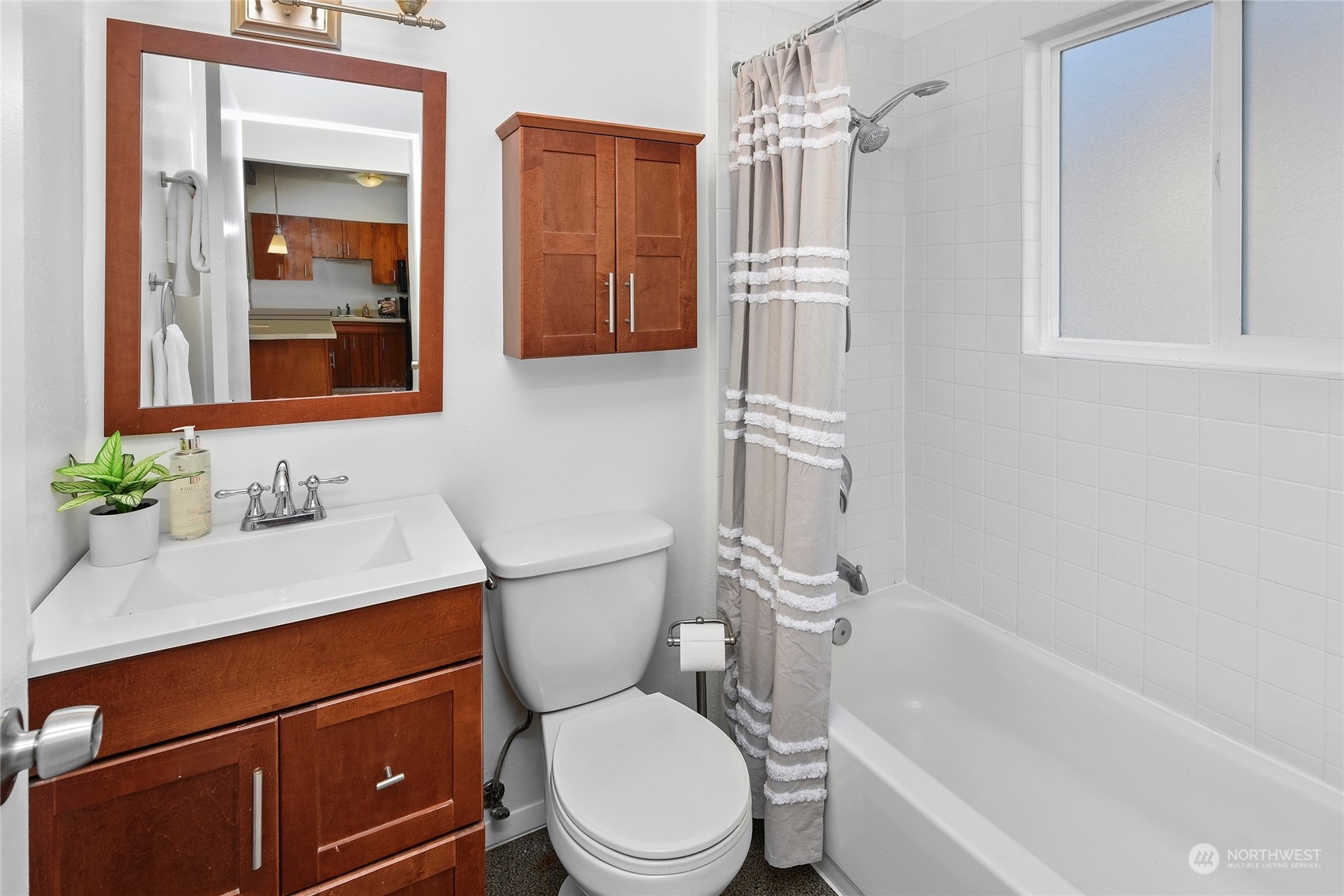465 Winslow Way E Unit: 211