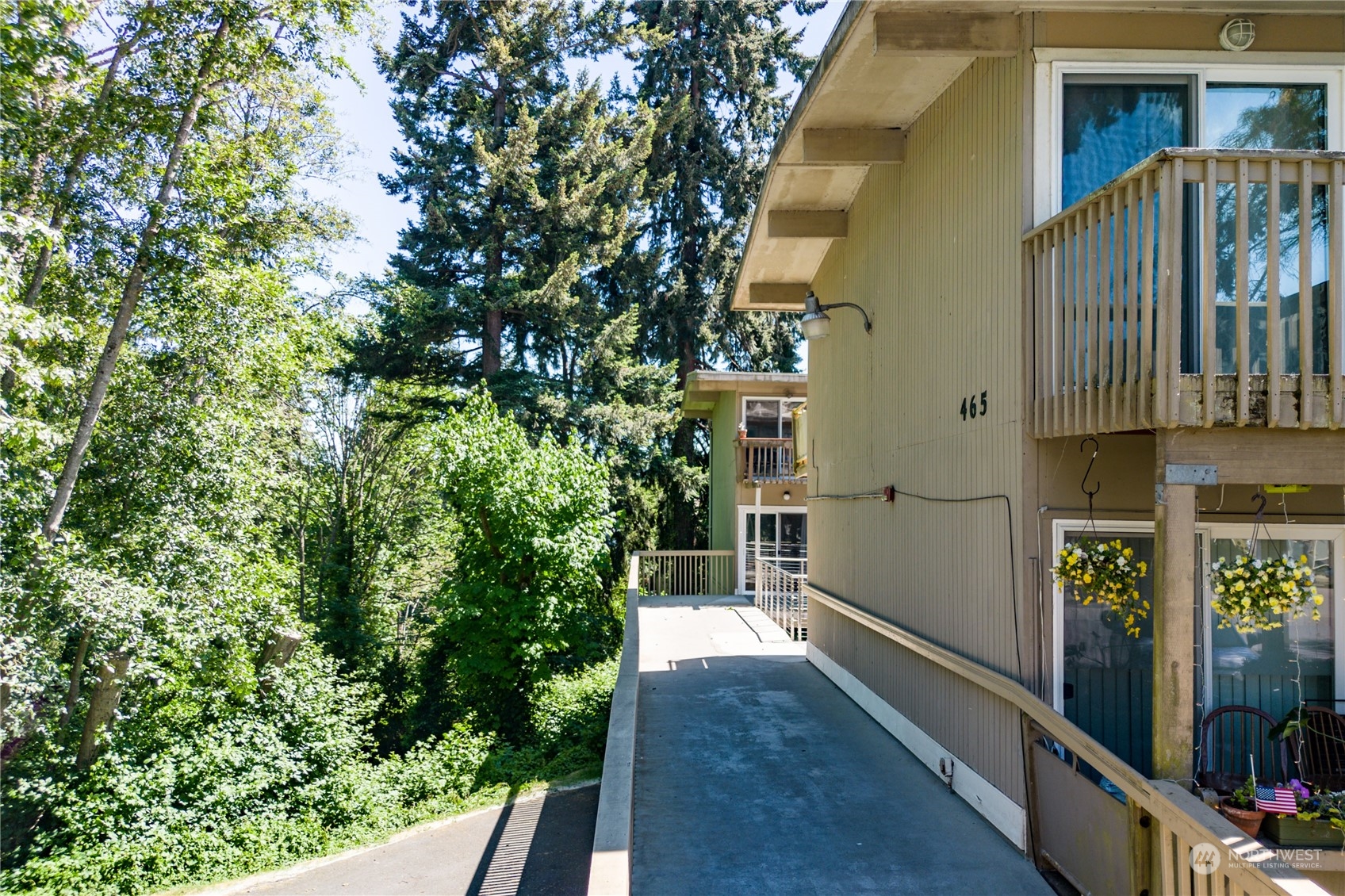465 Winslow Way E Unit: 211
