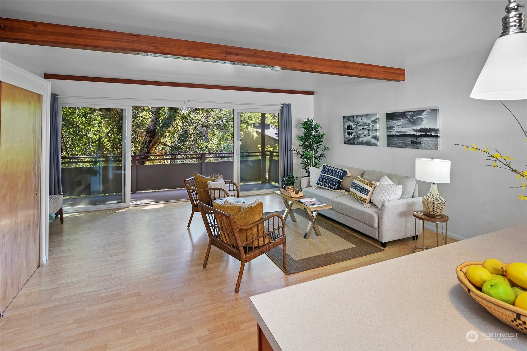 465 Winslow Way E Unit: 211