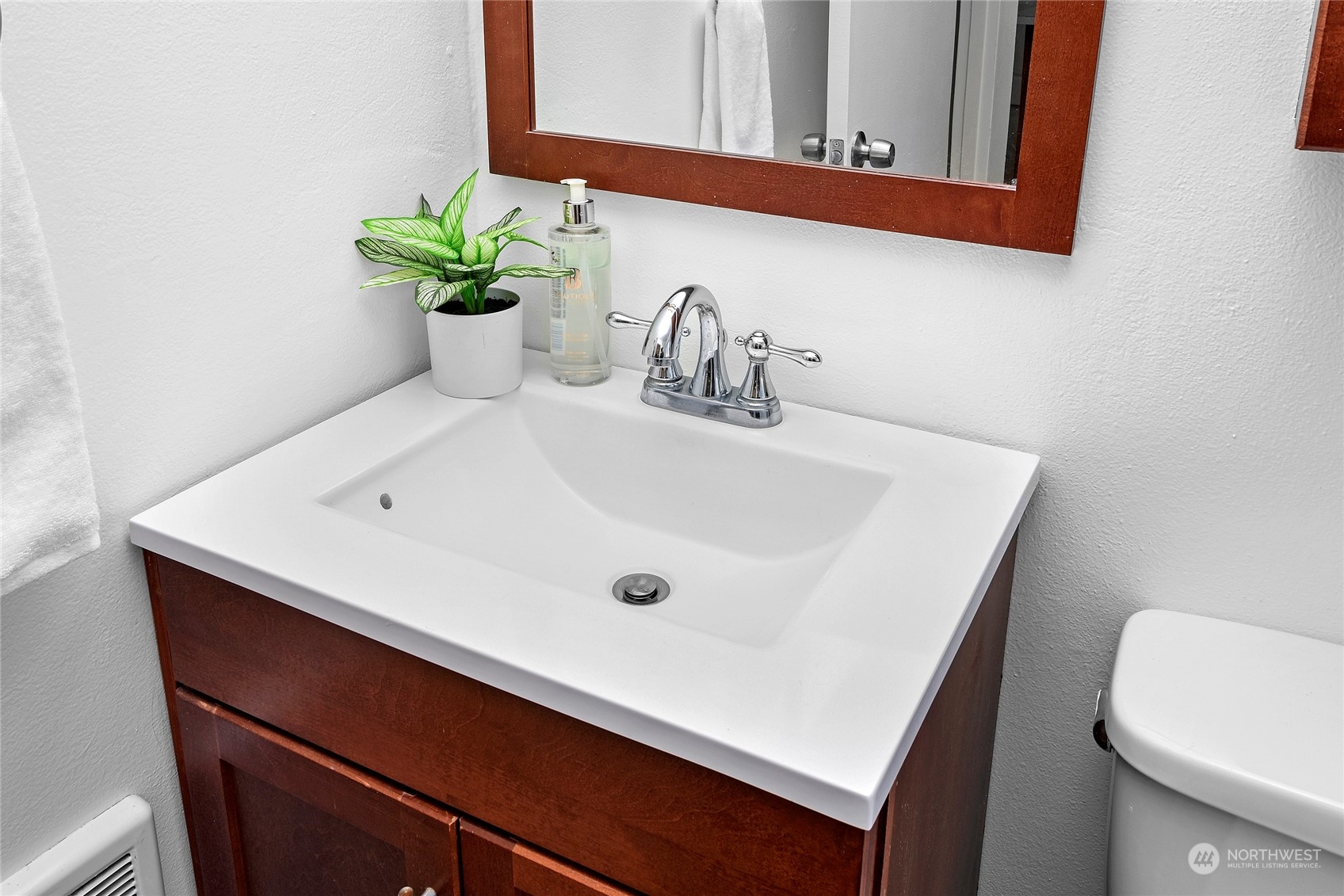 465 Winslow Way E Unit: 211