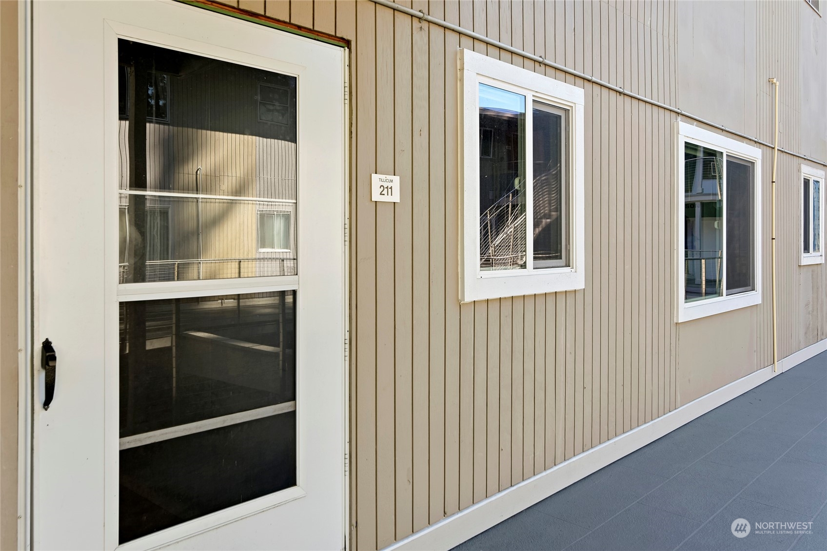 465 Winslow Way E Unit: 211