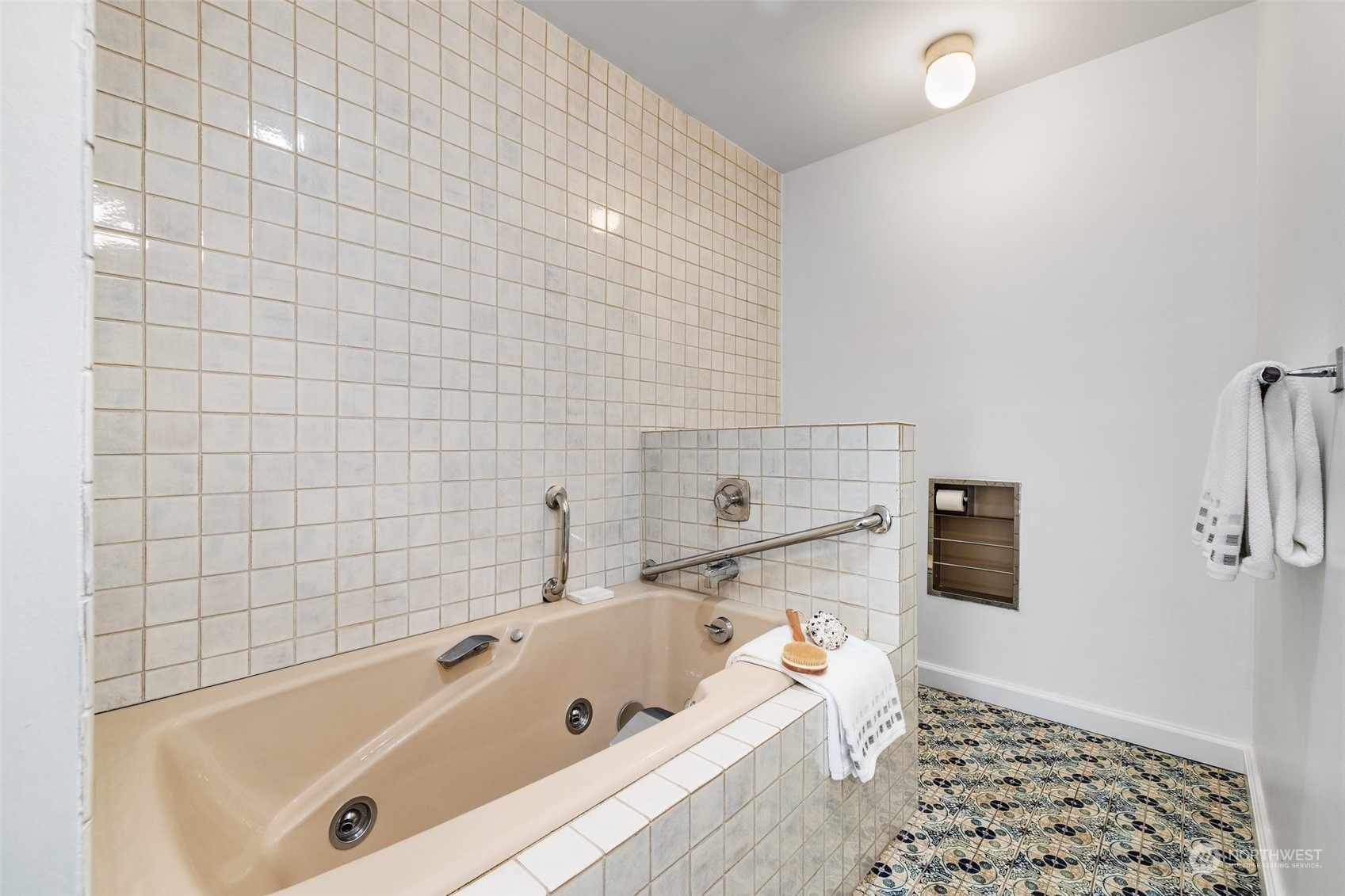 1101 Harbor Avenue SW Unit: 2B