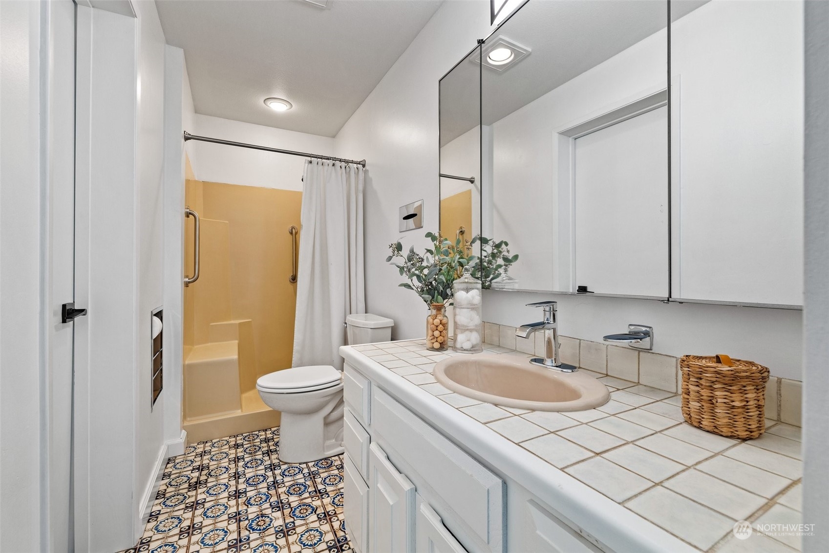 1101 Harbor Avenue SW Unit: 2B