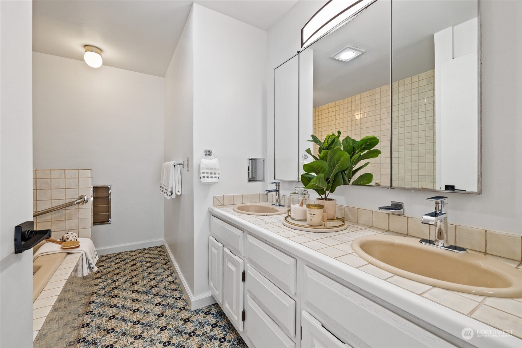 1101 Harbor Avenue SW Unit: 2B