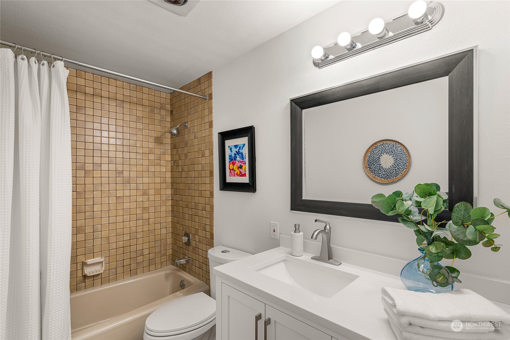 2028 Waverly Place N Unit: 101