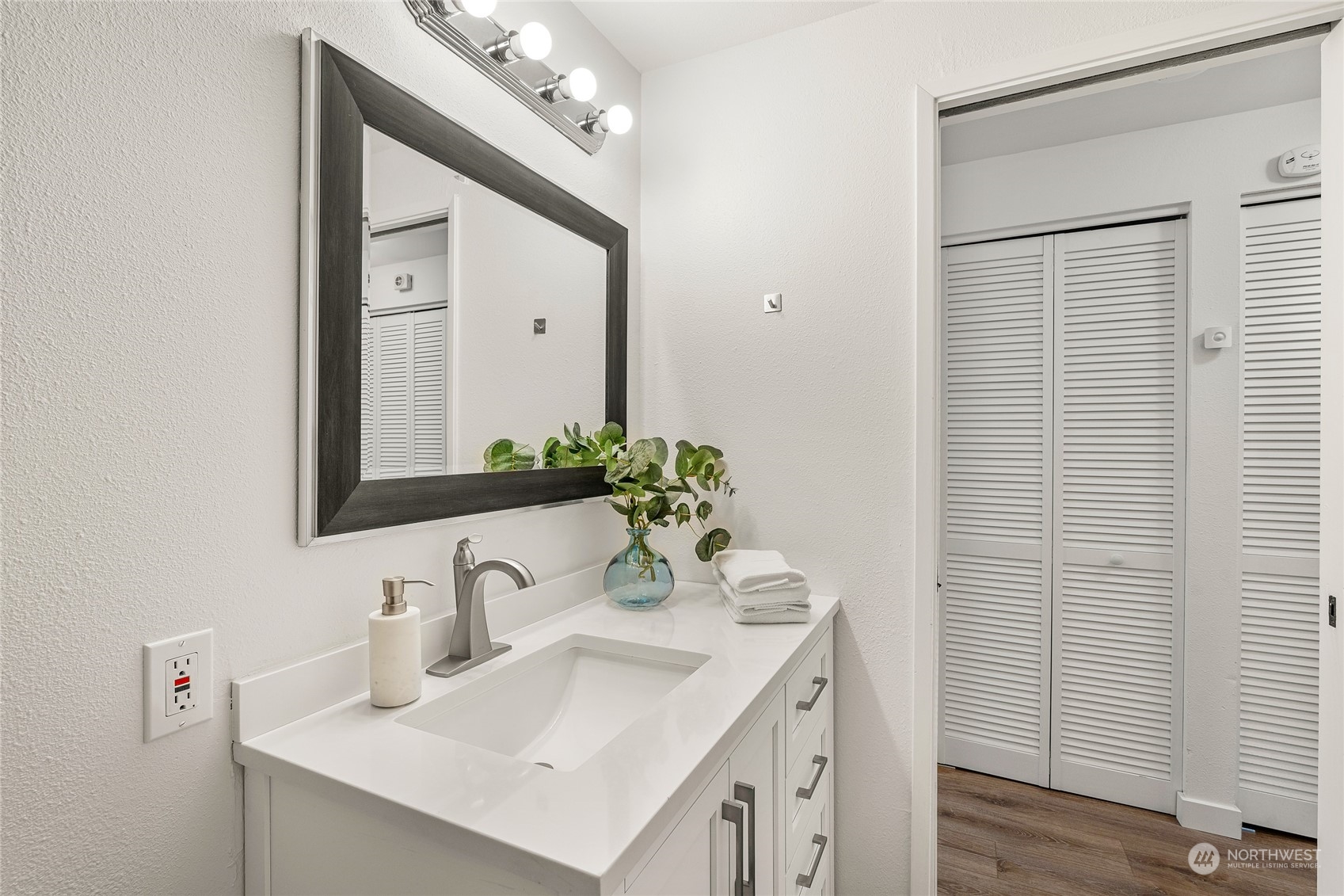 2028 Waverly Place N Unit: 101
