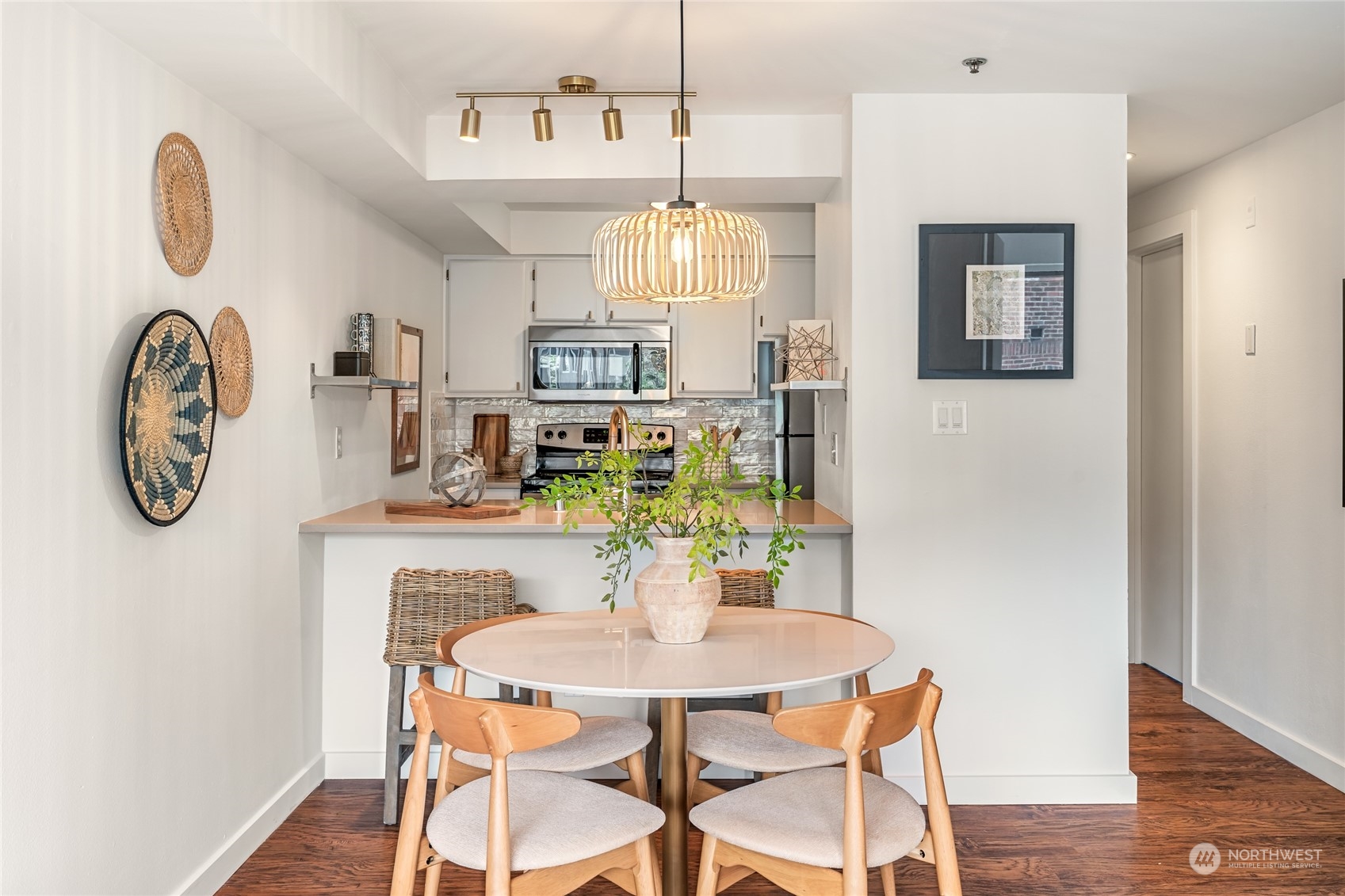 530 Melrose Avenue E Unit: 607