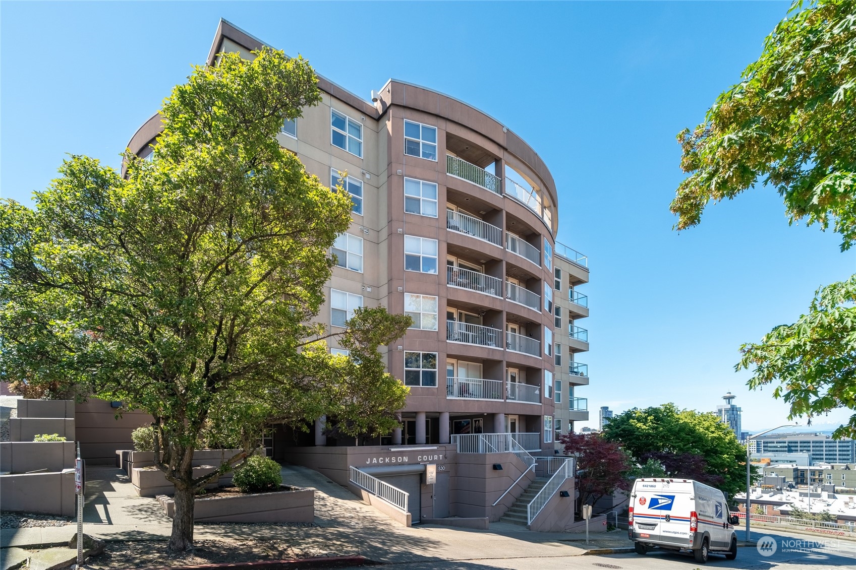 530 Melrose Avenue E Unit: 607