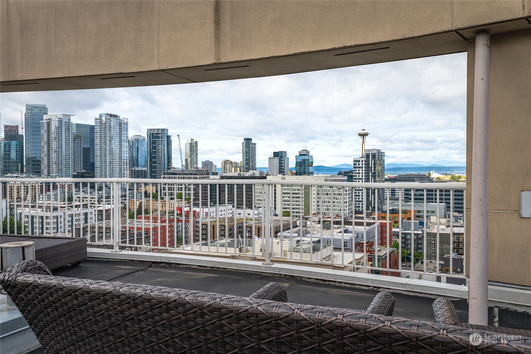 530 Melrose Avenue E Unit: 607