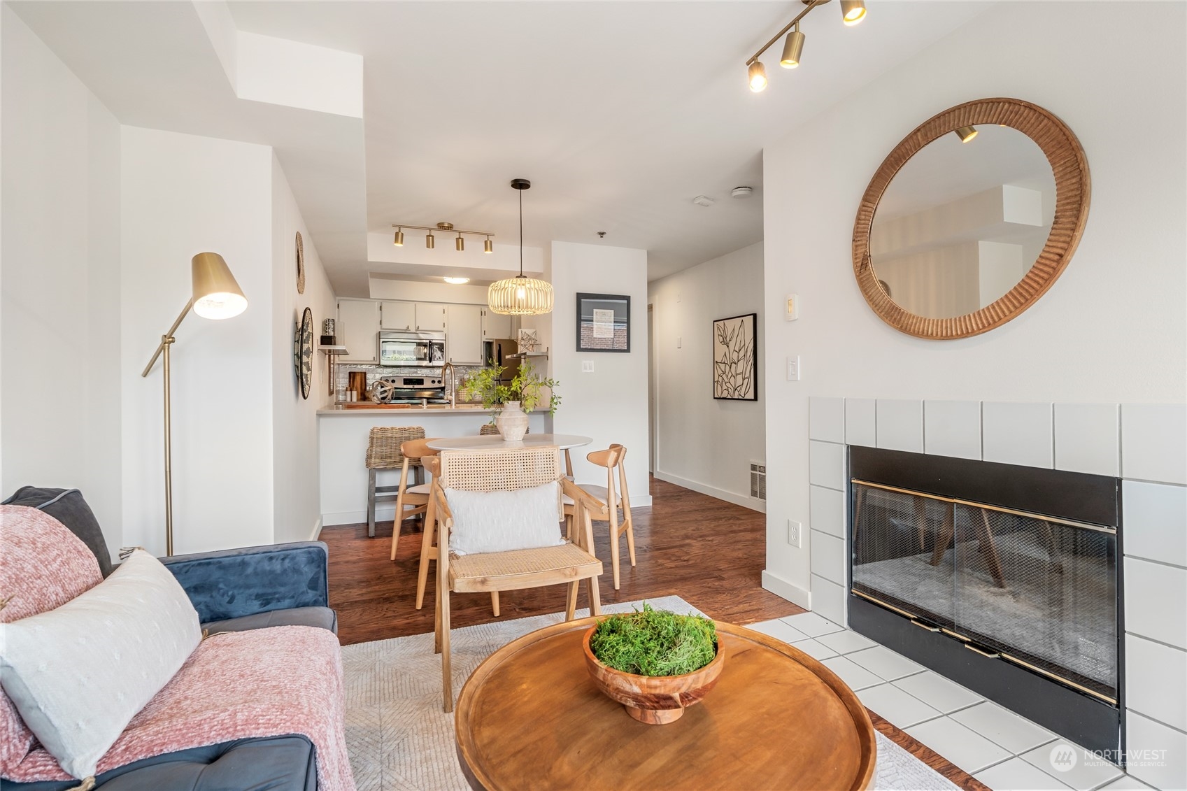 530 Melrose Avenue E Unit: 607